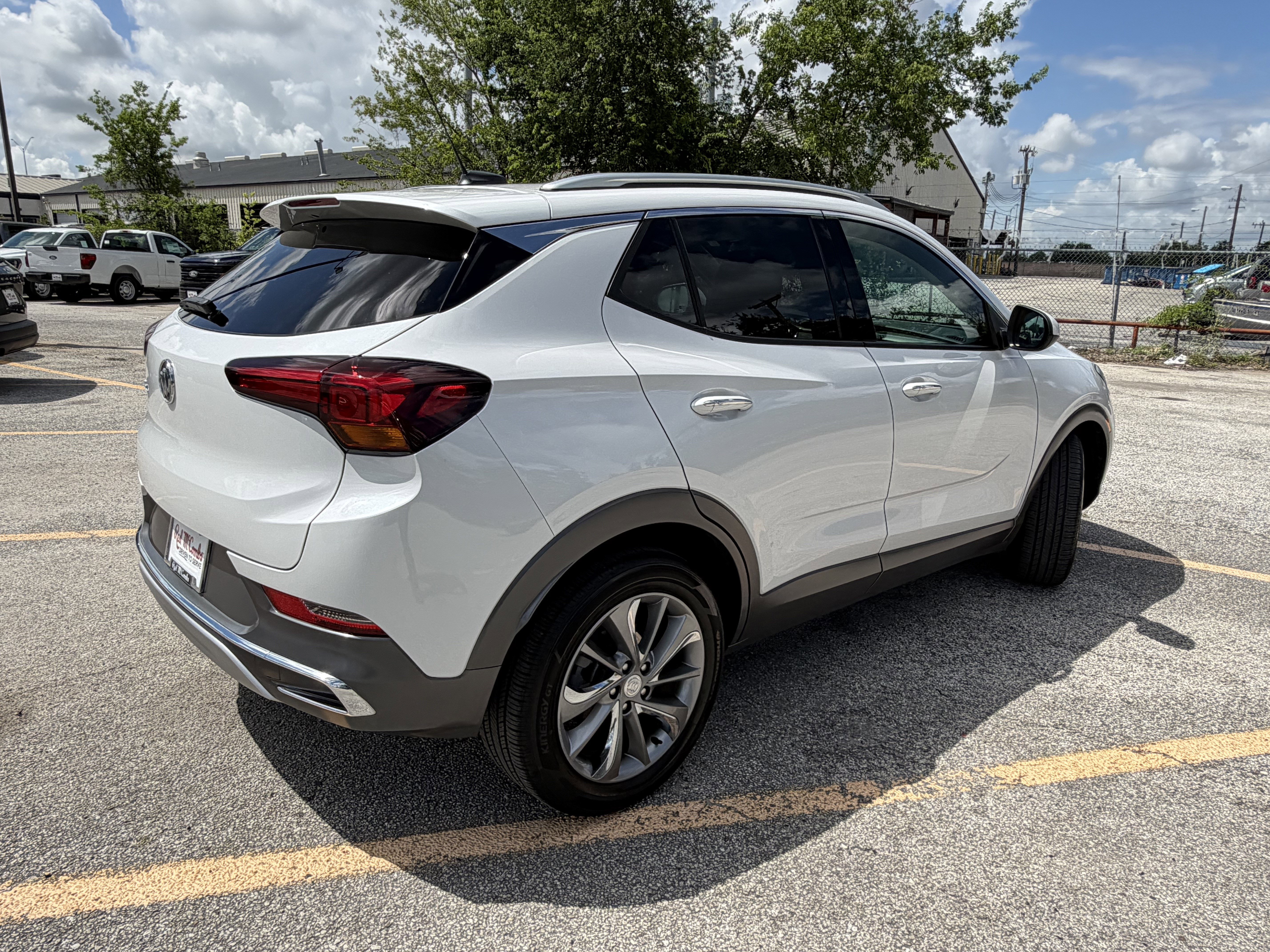 Used 2023 Buick Encore GX Essence w/ Experience Buick Package FWD image 5