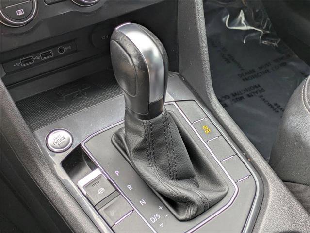 Used 2020 Volkswagen Tiguan SE image 12