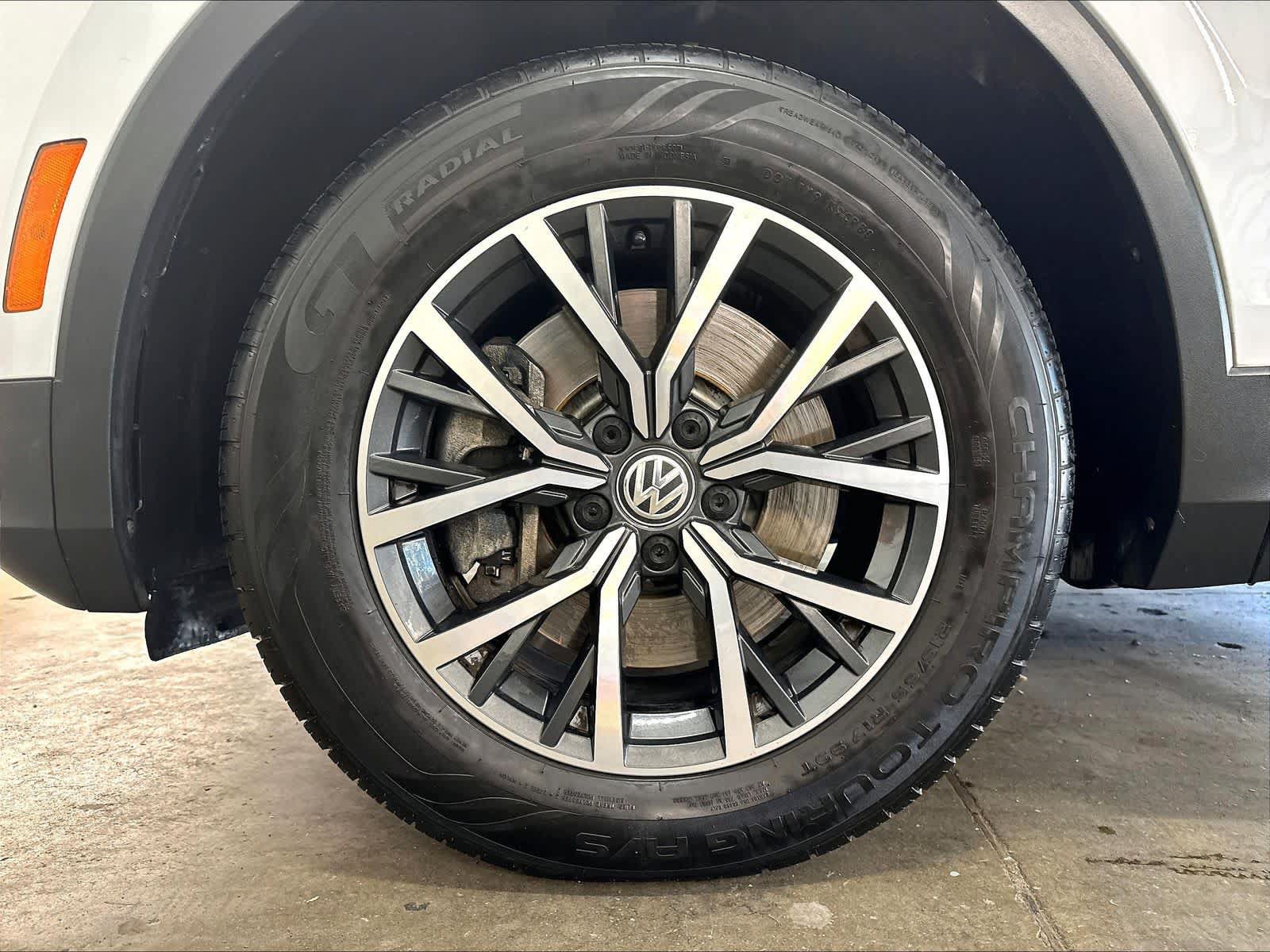 Used 2018 Volkswagen Tiguan SE AWD/4WD image 37