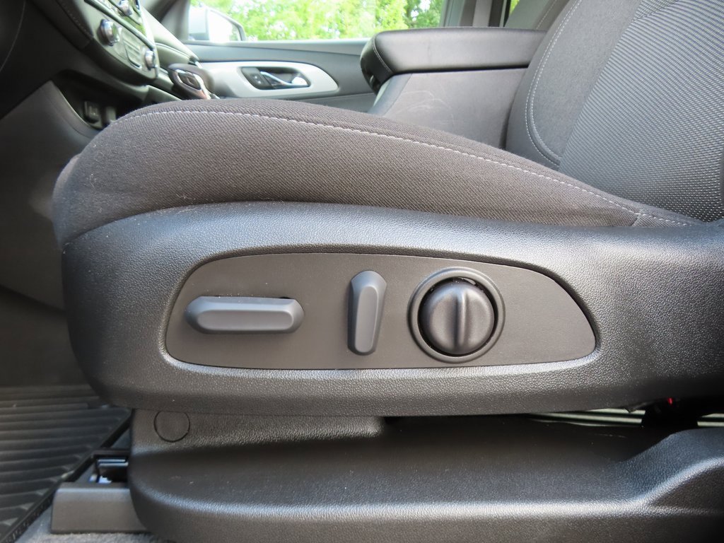 Used 2023 Chevrolet Traverse LT image 8