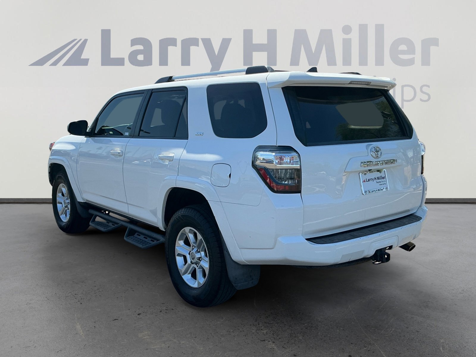 Used 2020 Toyota 4Runner SR5 AWD/4WD image 3