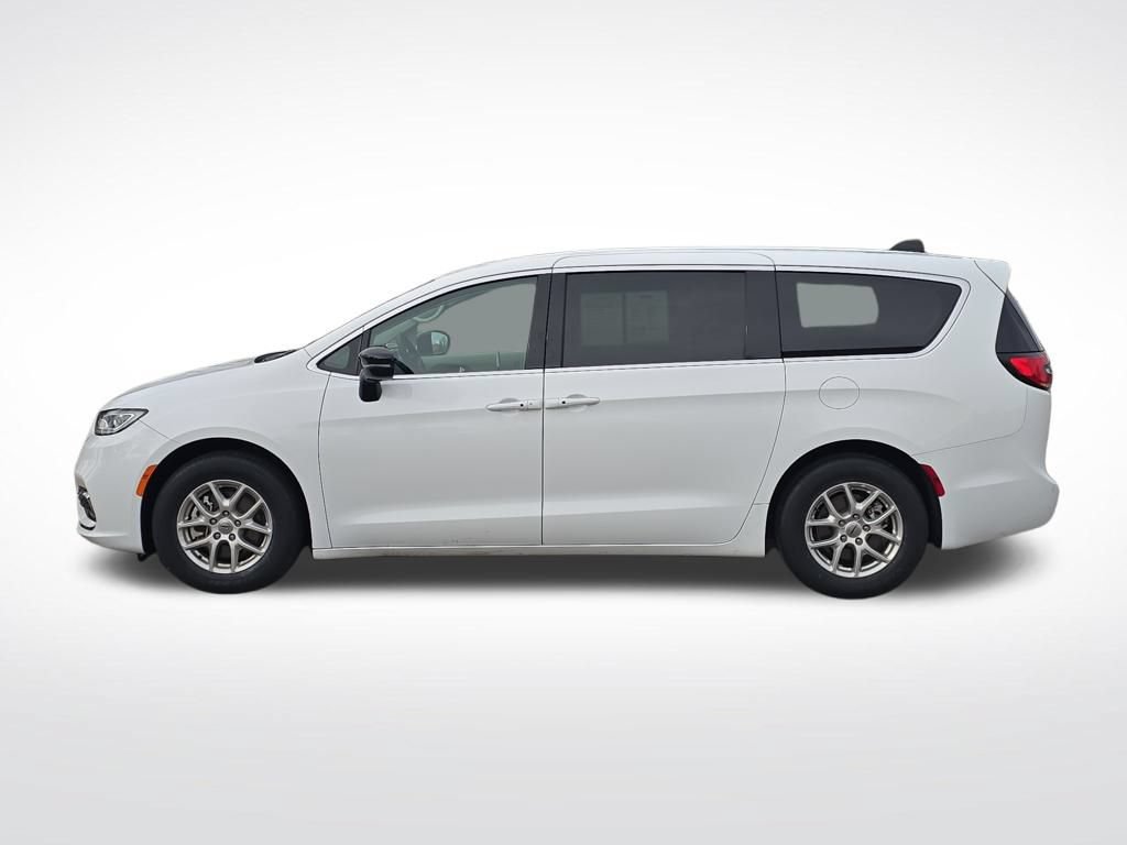 Used 2024 Chrysler Pacifica Touring-L FWD video 2