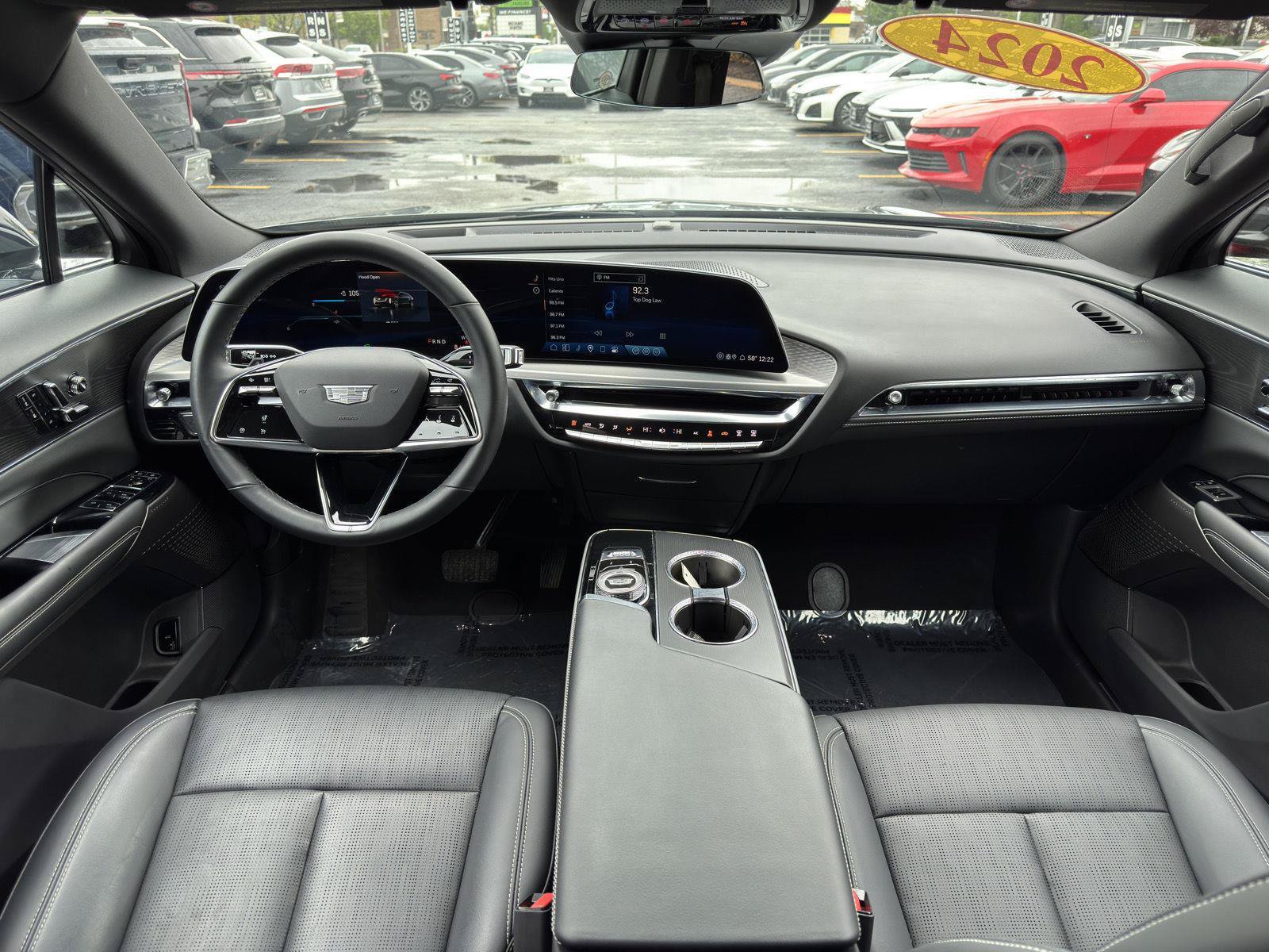 Used 2024 Cadillac Lyriq Luxury AWD/4WD image 32