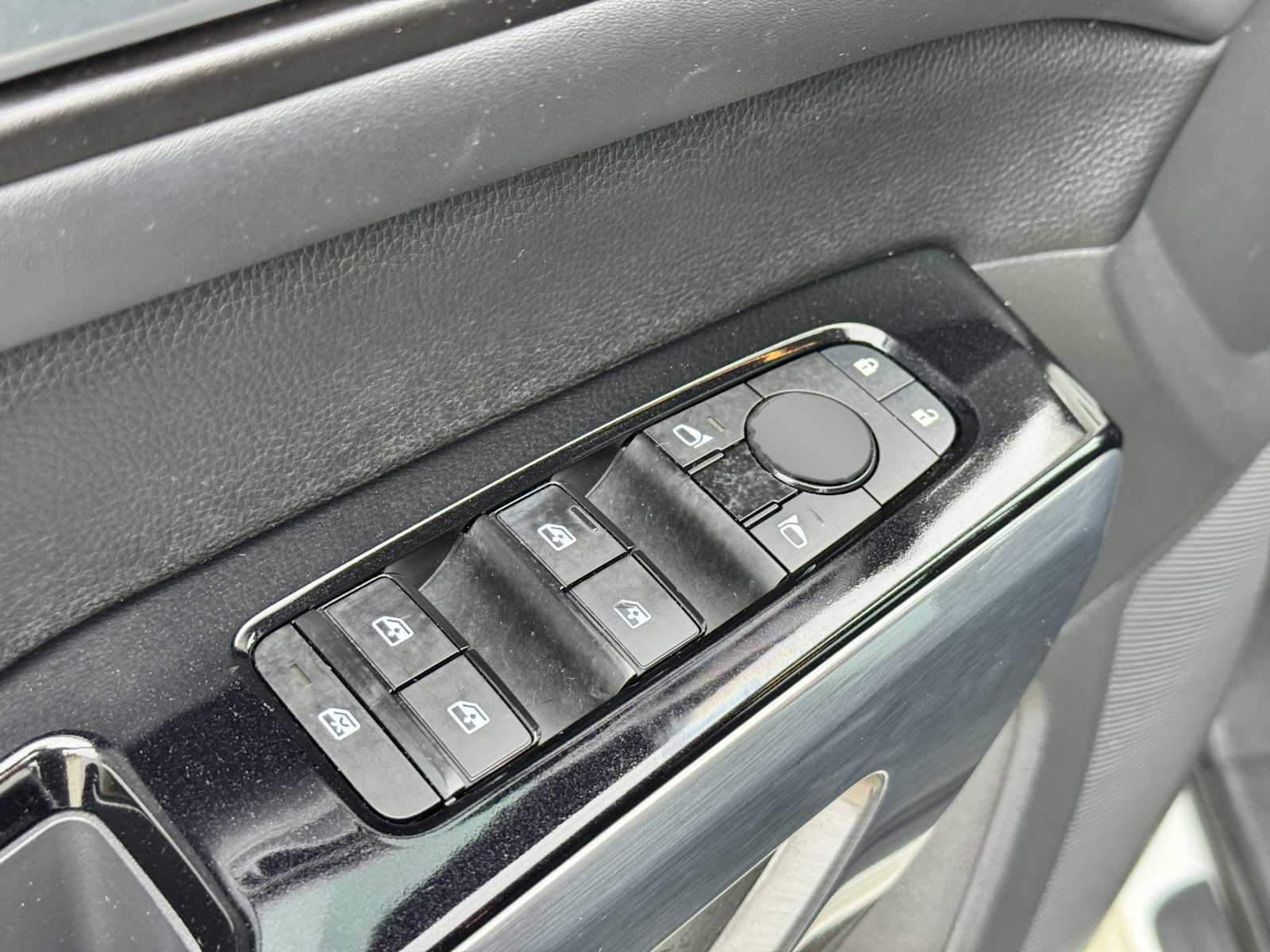 Used 2023 Nissan Pathfinder SL AWD/4WD image 50