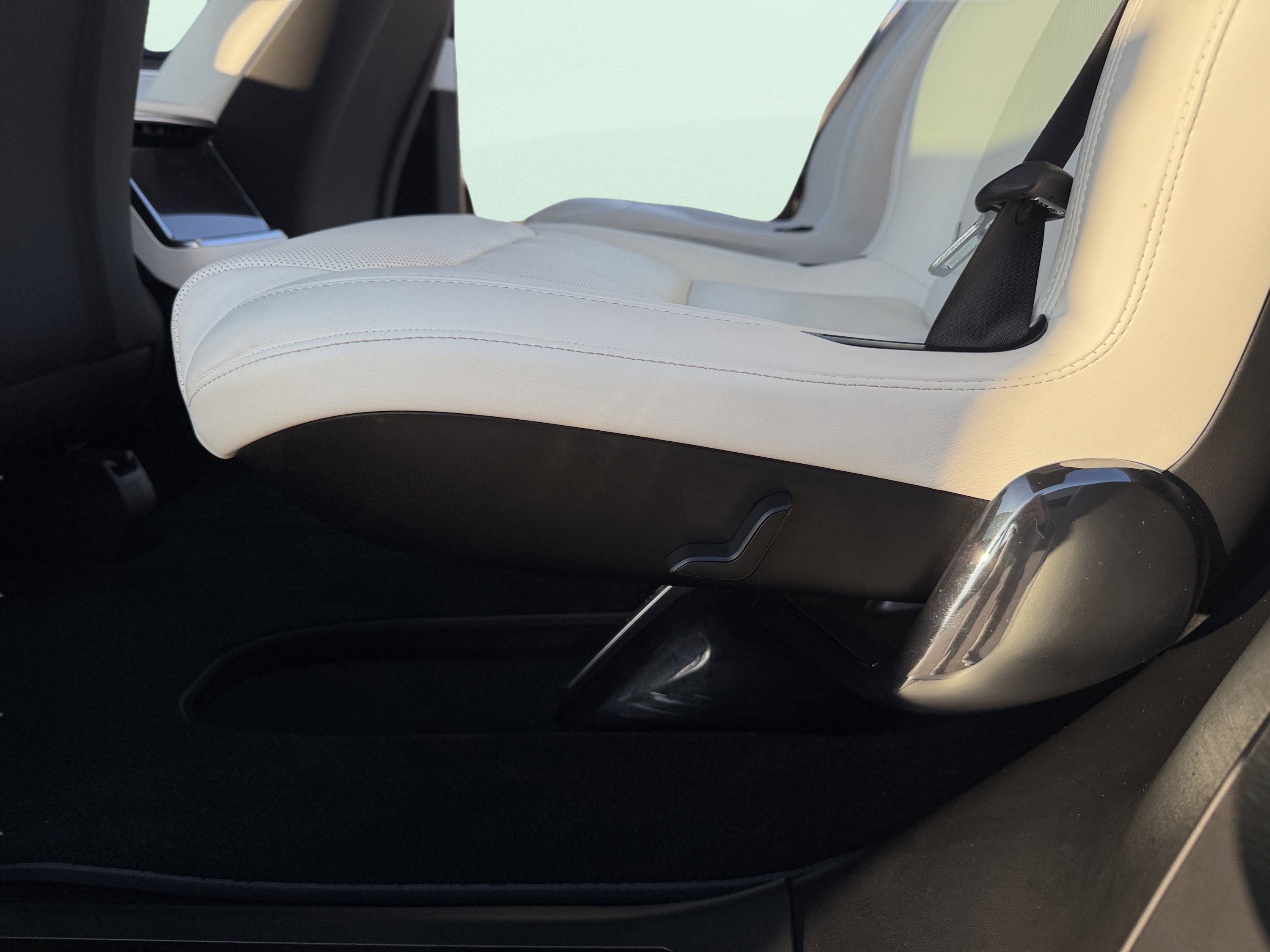 Used 2022 Tesla Model X image 32