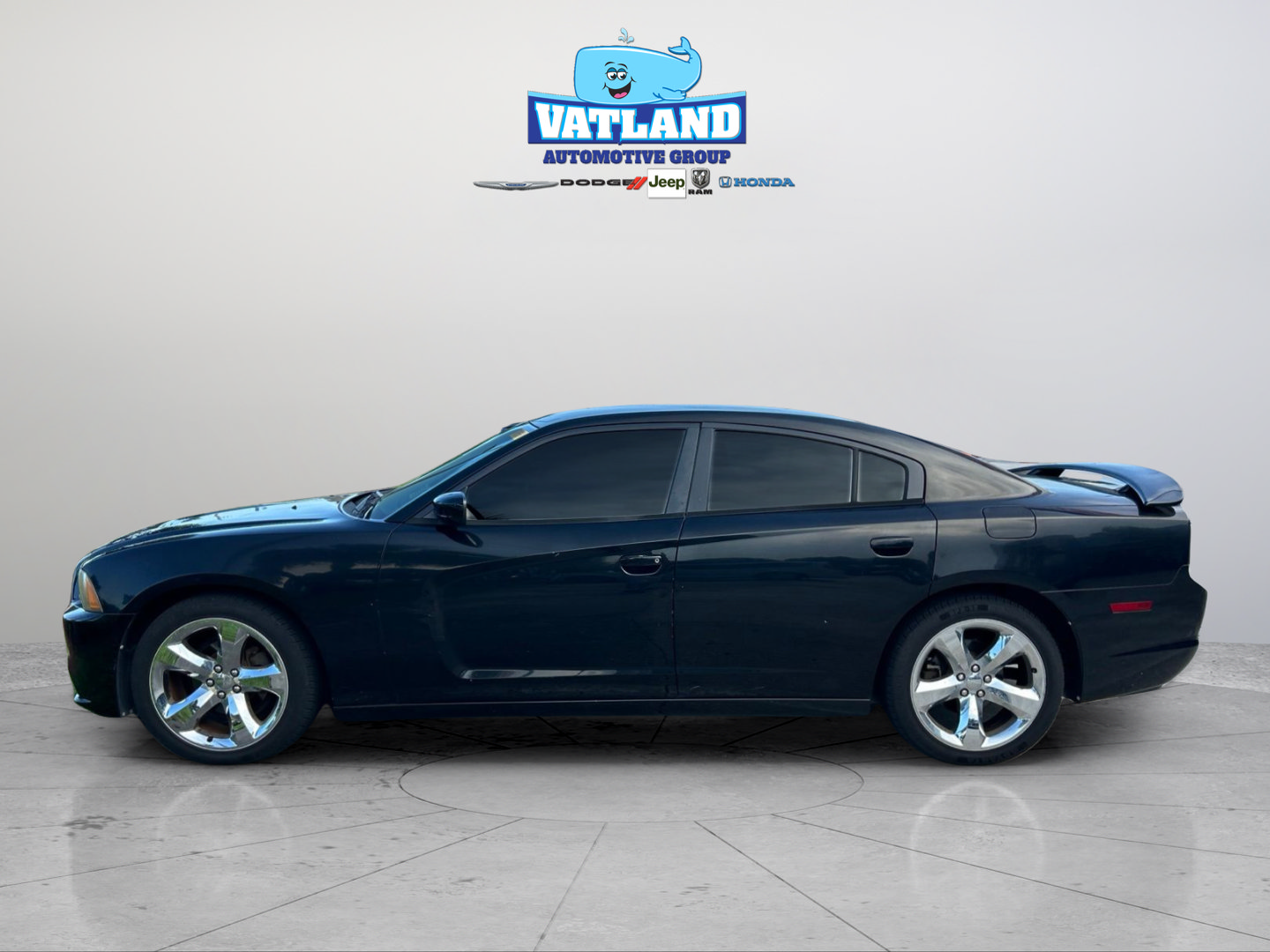 Used 2014 Dodge Charger SXT RWD image 2