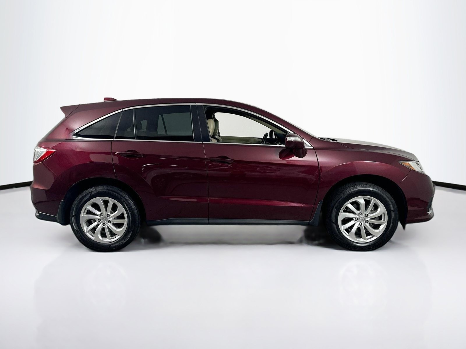 Used 2017 Acura RDX w/ Technology Package FWD image 4