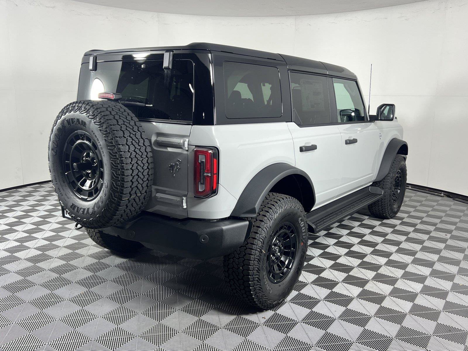 New 2026 Ford Bronco Outer Banks w/ Sasquatch Package AWD/4WD image 6