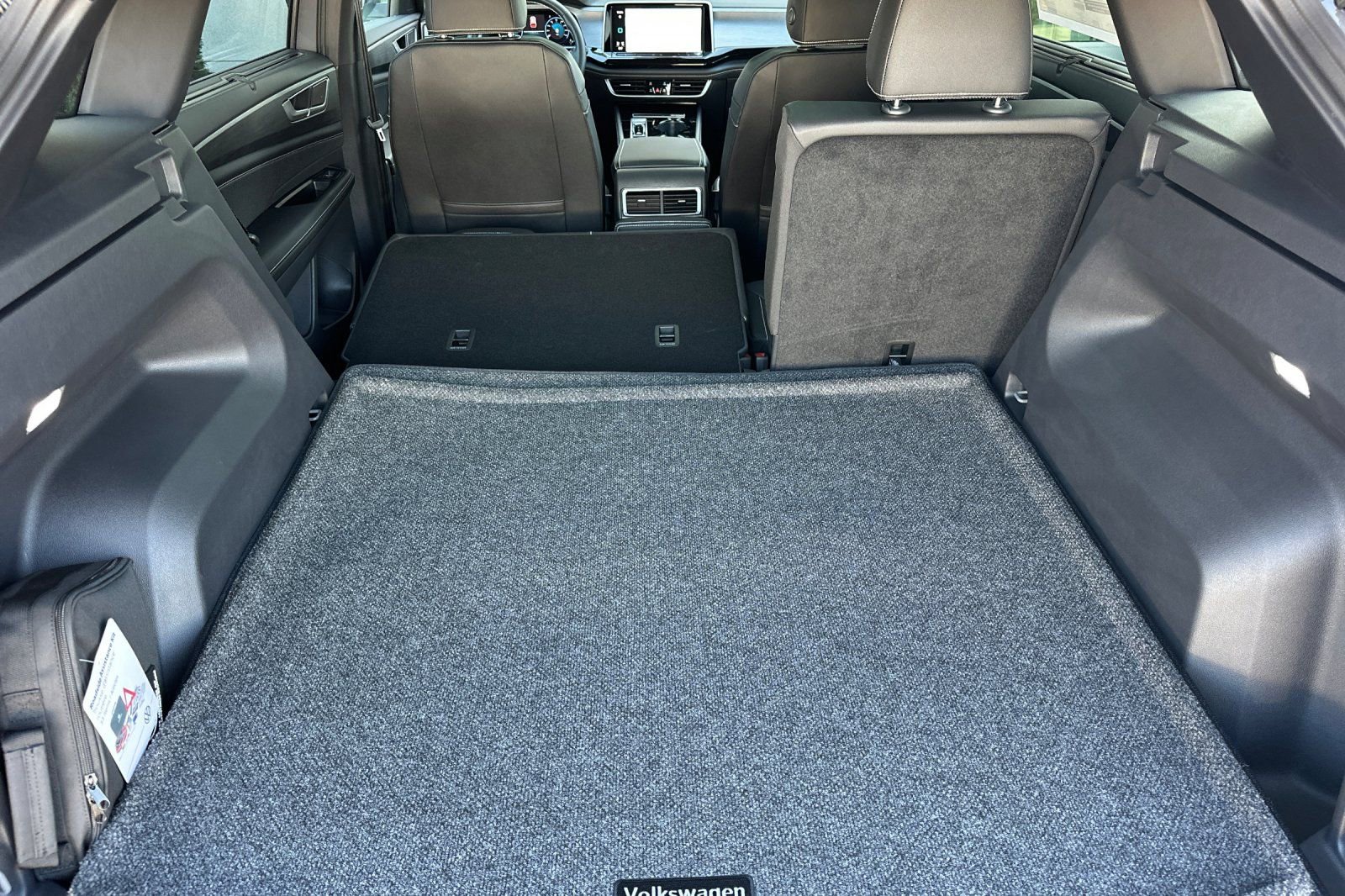 New 2026 Volkswagen Atlas Cross Sport SE image 13