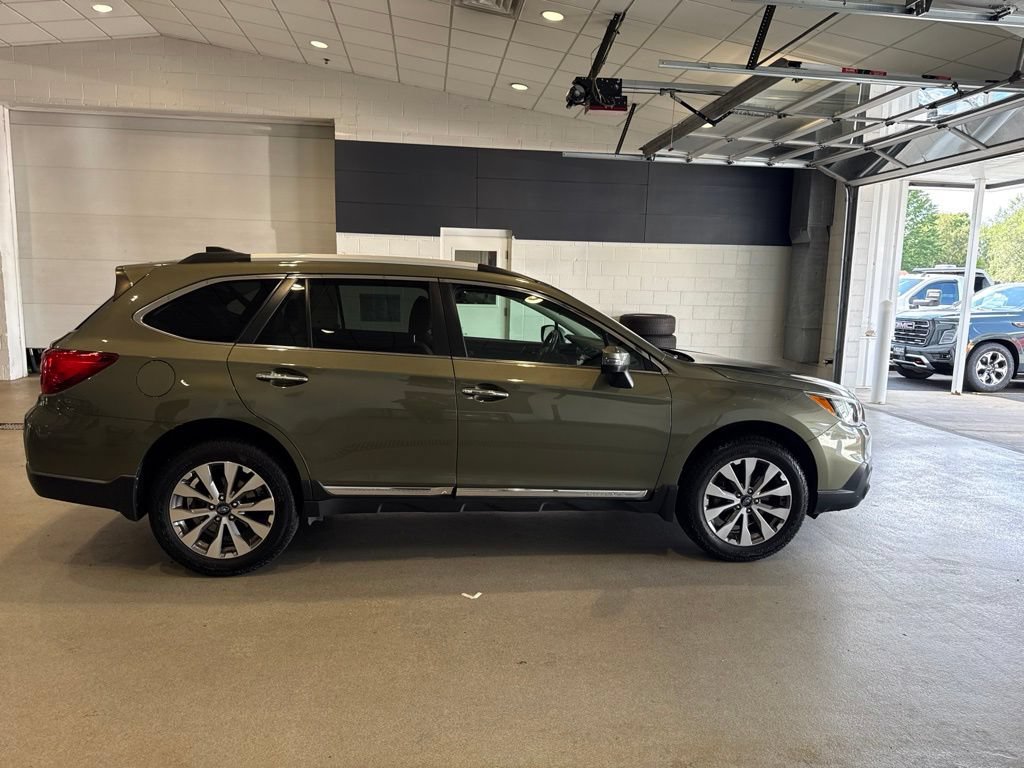 Used 2017 Subaru Outback 3.6R Touring AWD/4WD image 8