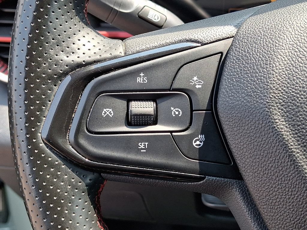 Certified 2024 Chevrolet Trax RS w/ Sunroof Package FWD image 26