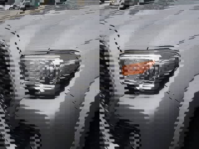 Used 2017 Toyota Tacoma SR5 w/ Tow Package image 27