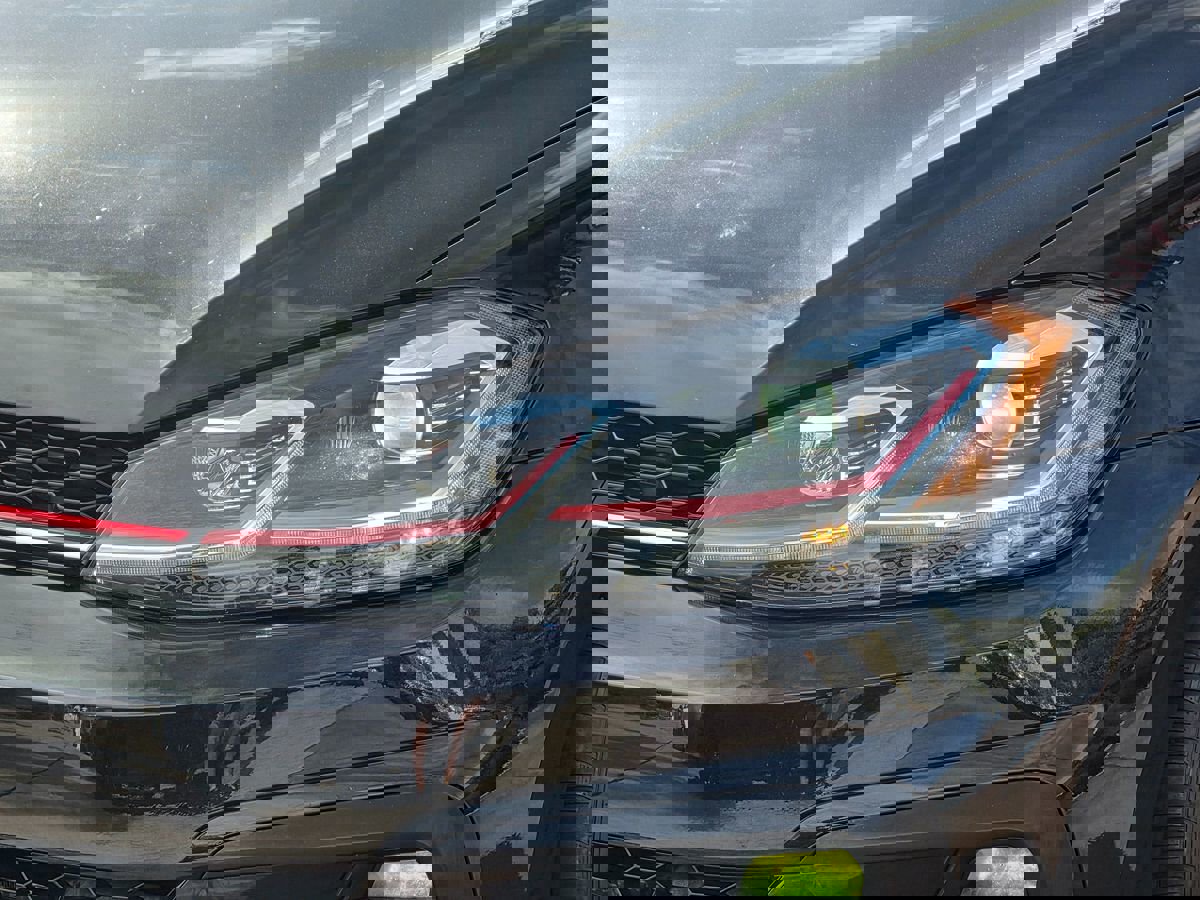 Used 2021 Volkswagen GTI SE image 8