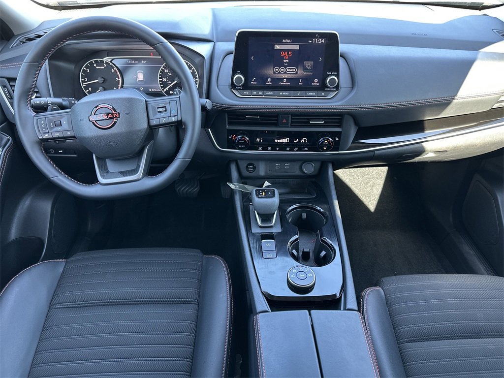 Used 2025 Nissan Rogue SV image 9