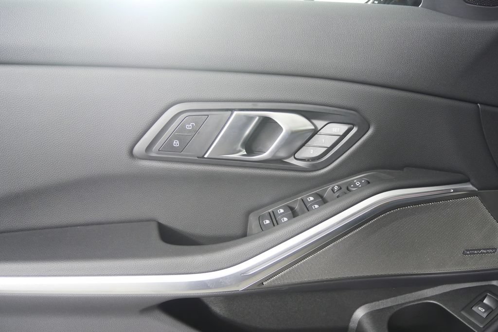 Used 2026 BMW 330i Sedan w/ M Sport Package RWD image 8
