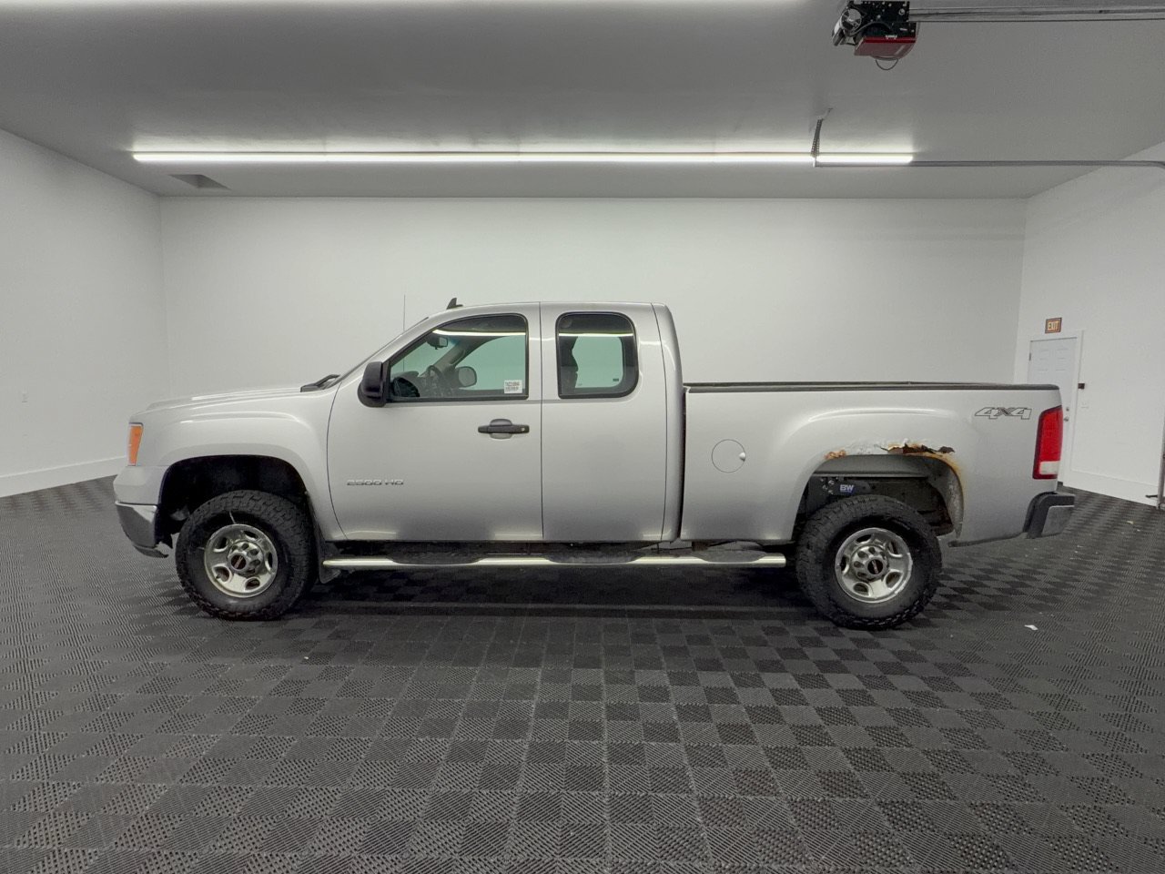 Used 2010 GMC Sierra 2500 W/T AWD/4WD image 2