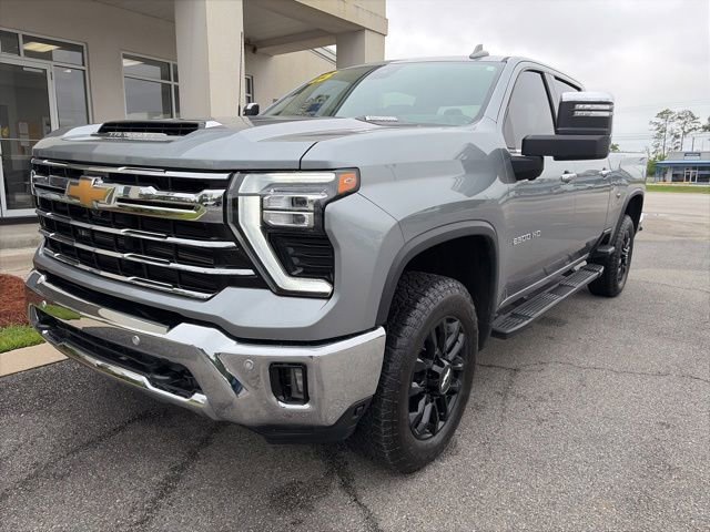 Used 2025 Chevrolet Silverado 2500 LTZ w/ LTZ Plus Package AWD/4WD image 3