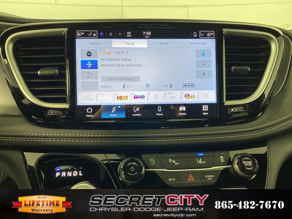 New 2026 Chrysler Pacifica Select image 23