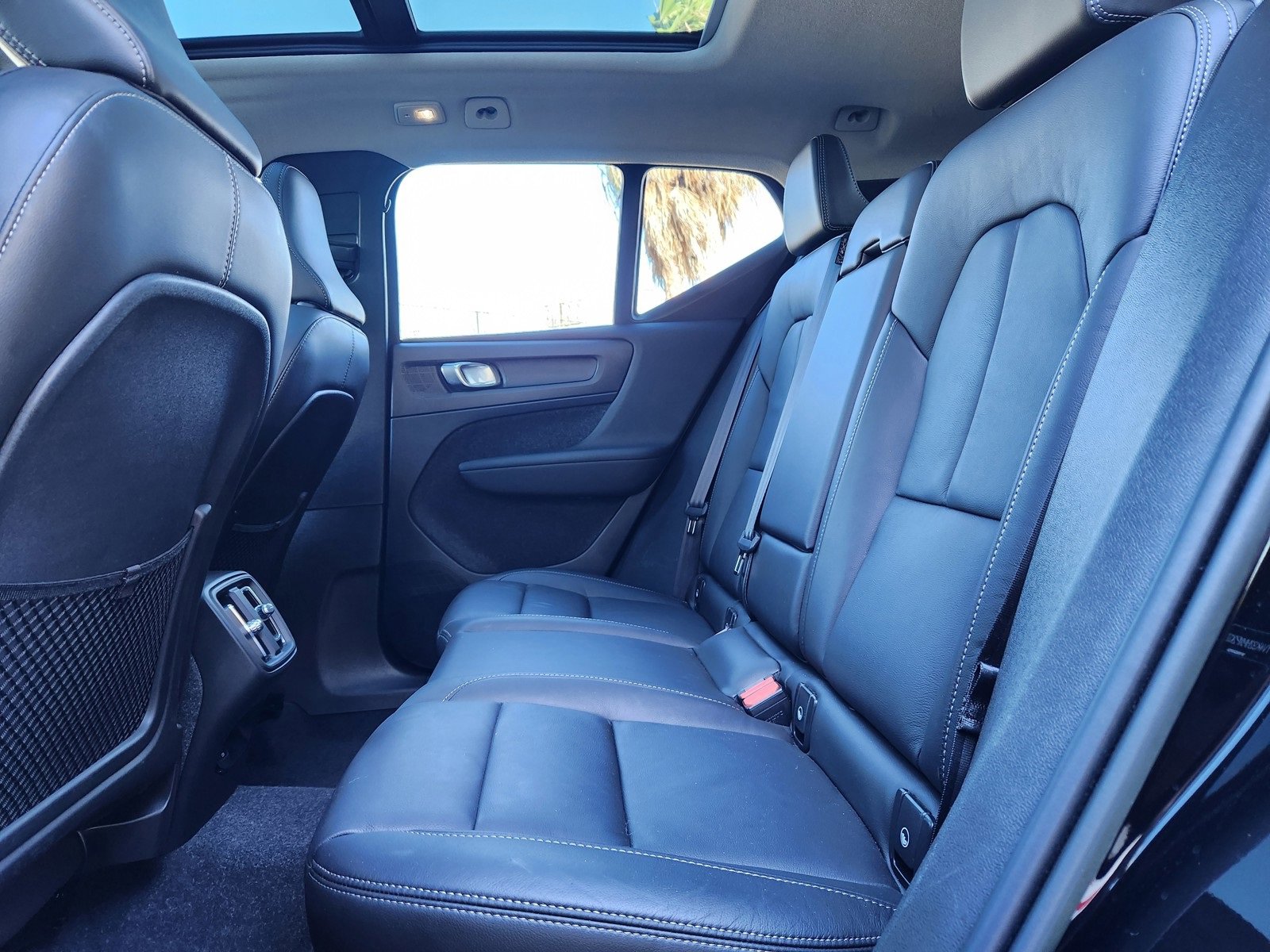 Used 2023 Volvo XC40 B4 Ultimate image 19