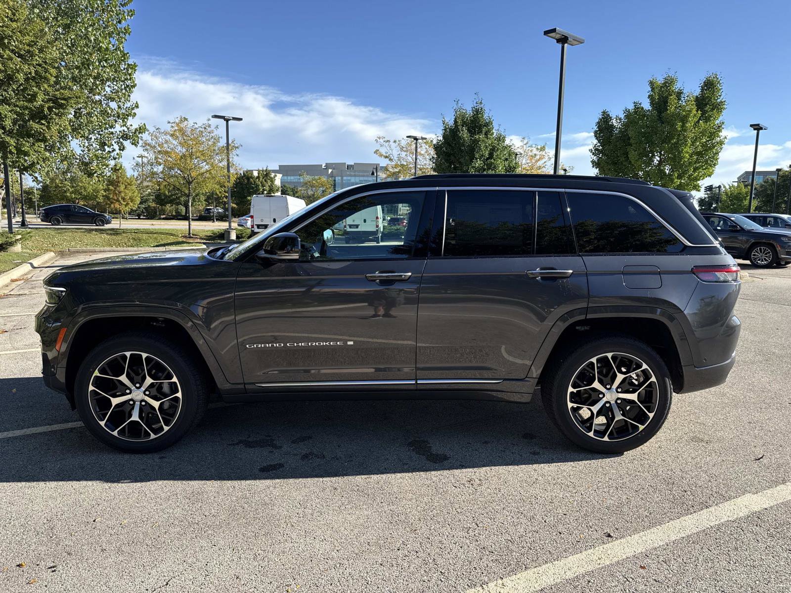 New 2025 Jeep Grand Cherokee Summit image 8