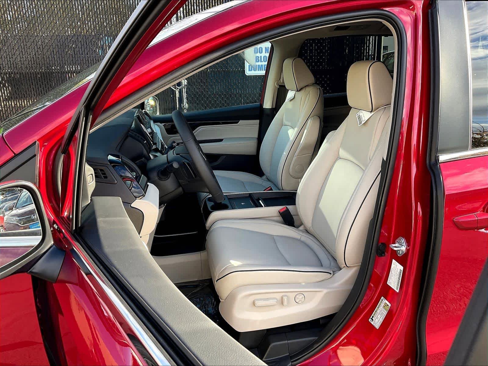 New 2026 Honda Odyssey Touring image 11