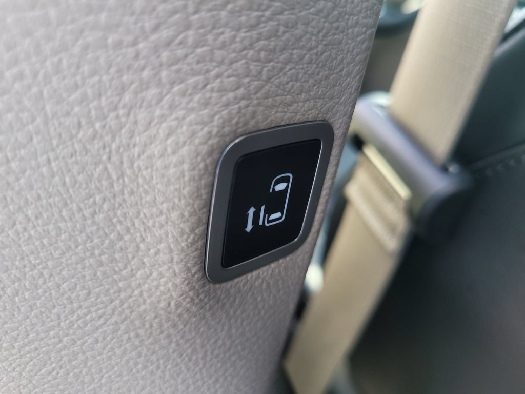 Used 2024 Chrysler Pacifica Touring-L FWD image 13