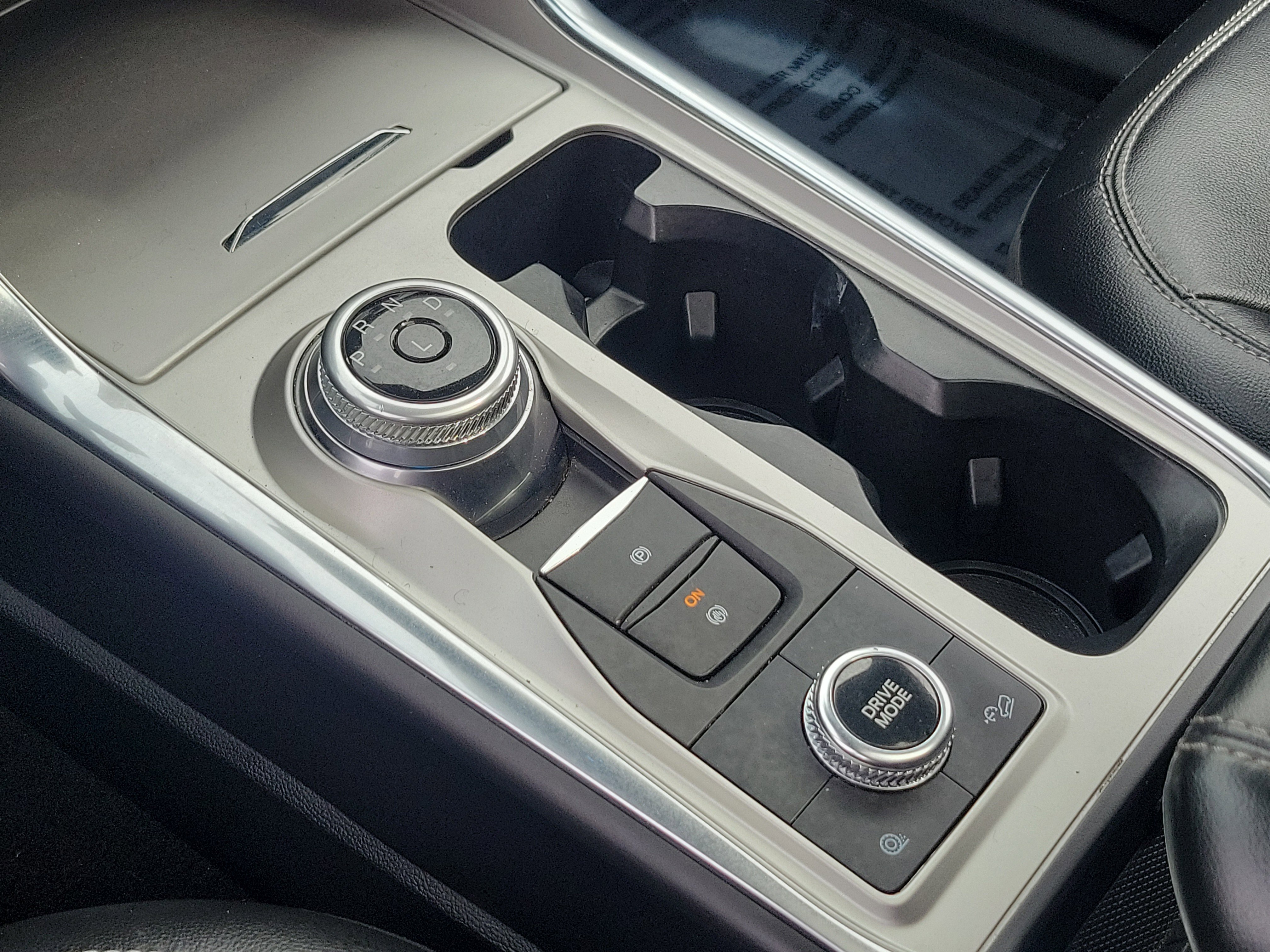 Used 2022 Ford Explorer Limited w/ Equipment Group 301A AWD/4WD image 33