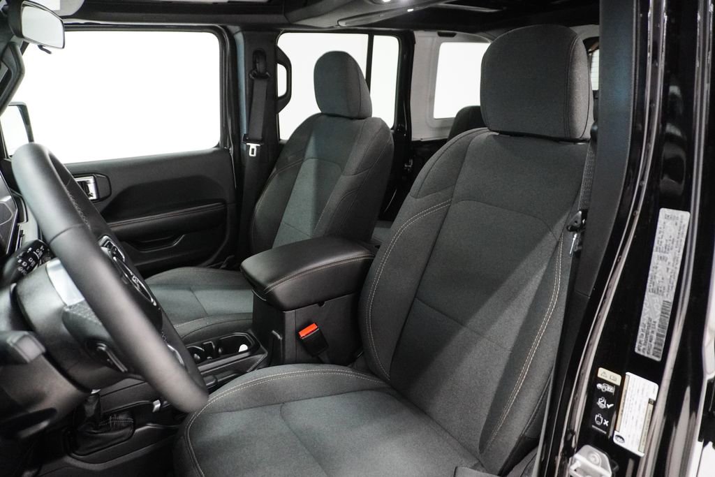 Certified 2025 Jeep Wrangler Unlimited Sahara w/ Safety Group image 12