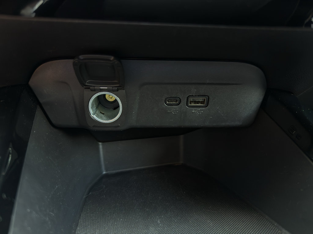 Used 2025 Chevrolet Trax LT FWD image 28