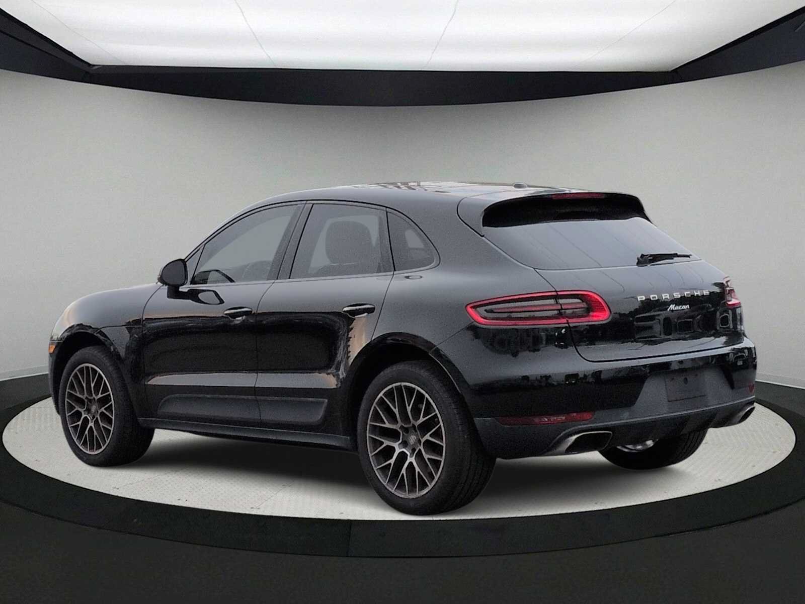 Used 2018 Porsche Macan AWD/4WD image 6