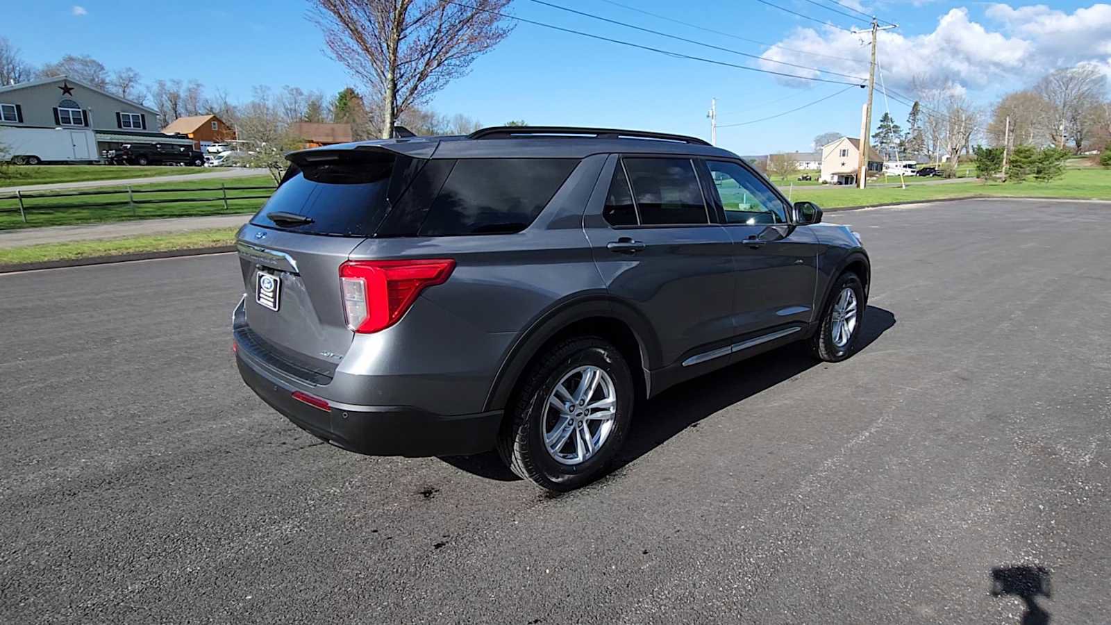 Used 2023 Ford Explorer XLT AWD/4WD image 8