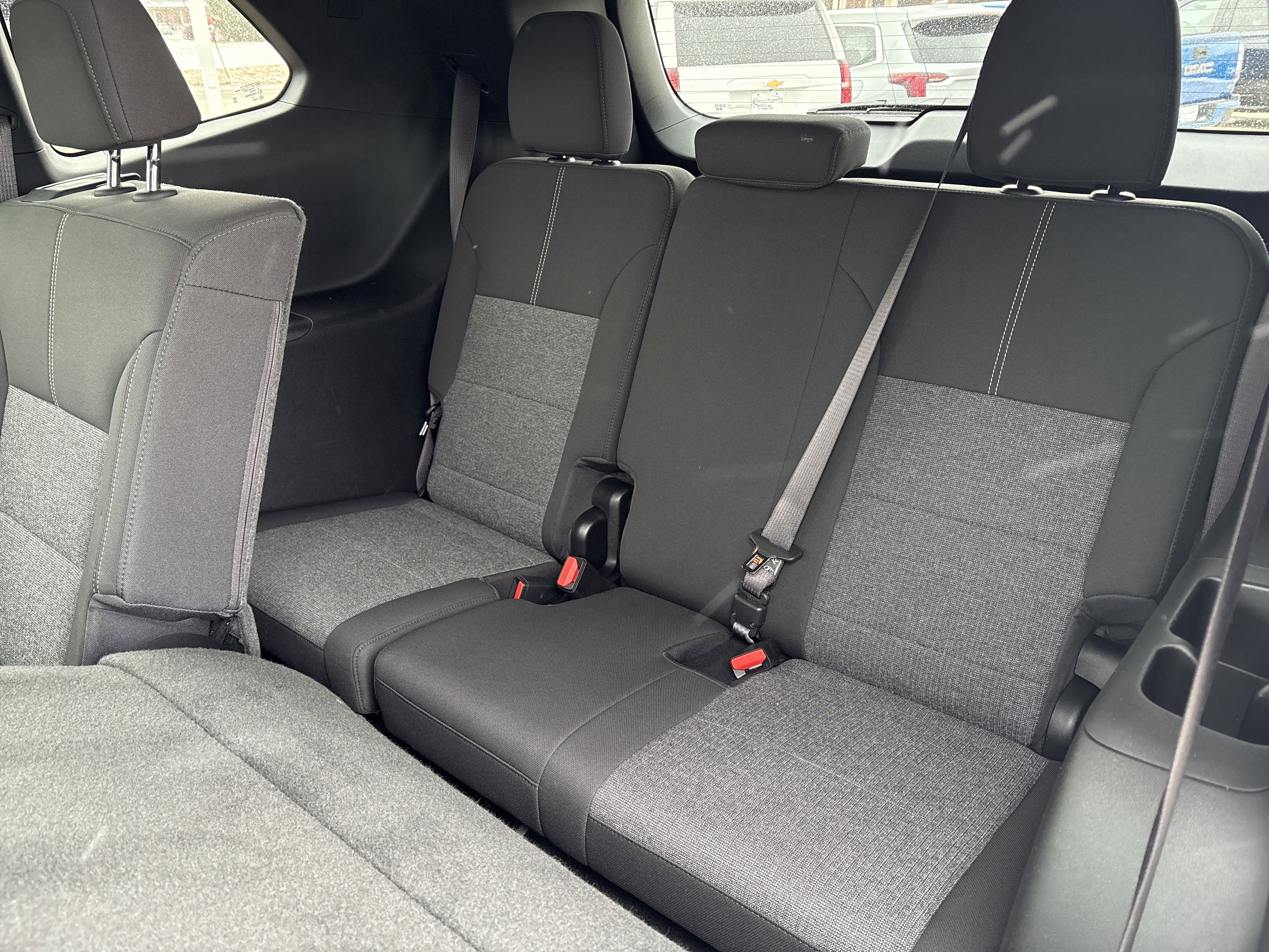 Used 2025 GMC Acadia Elevation image 17