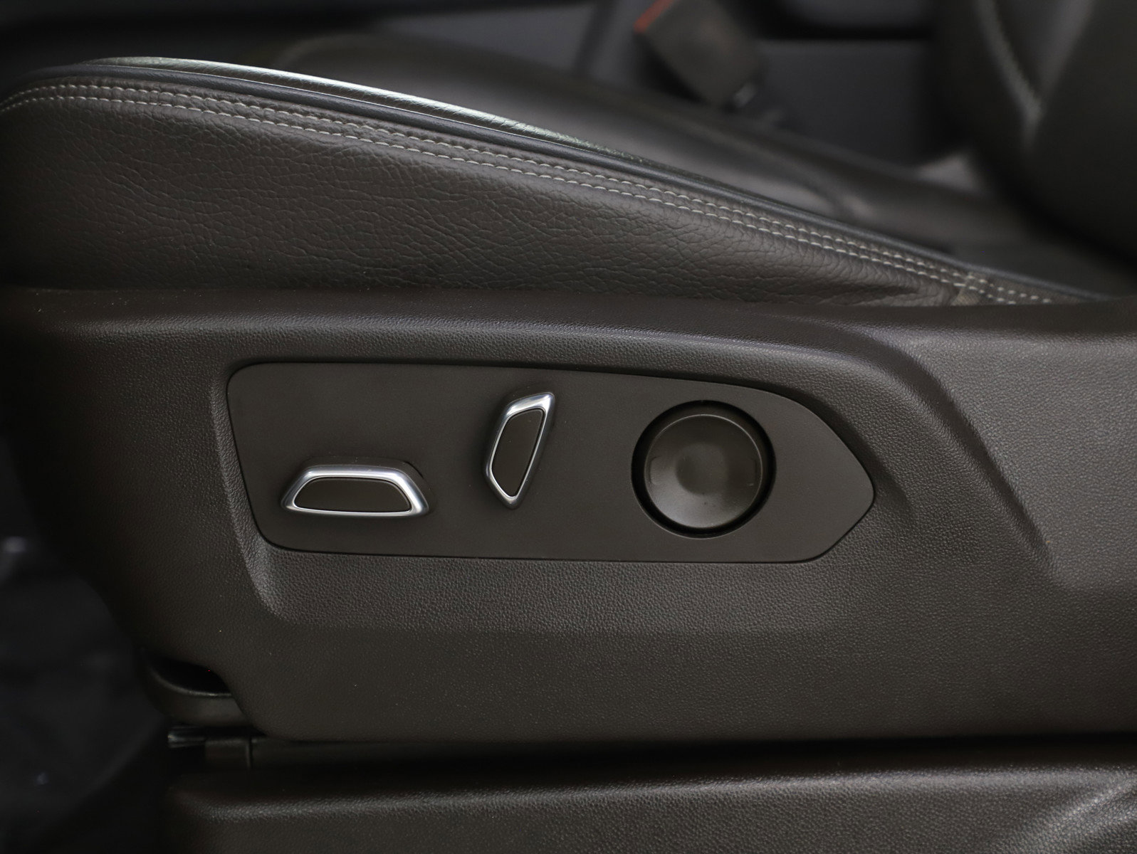 Used 2022 GMC Yukon XL Denali w/ Denali Ultimate Package image 32