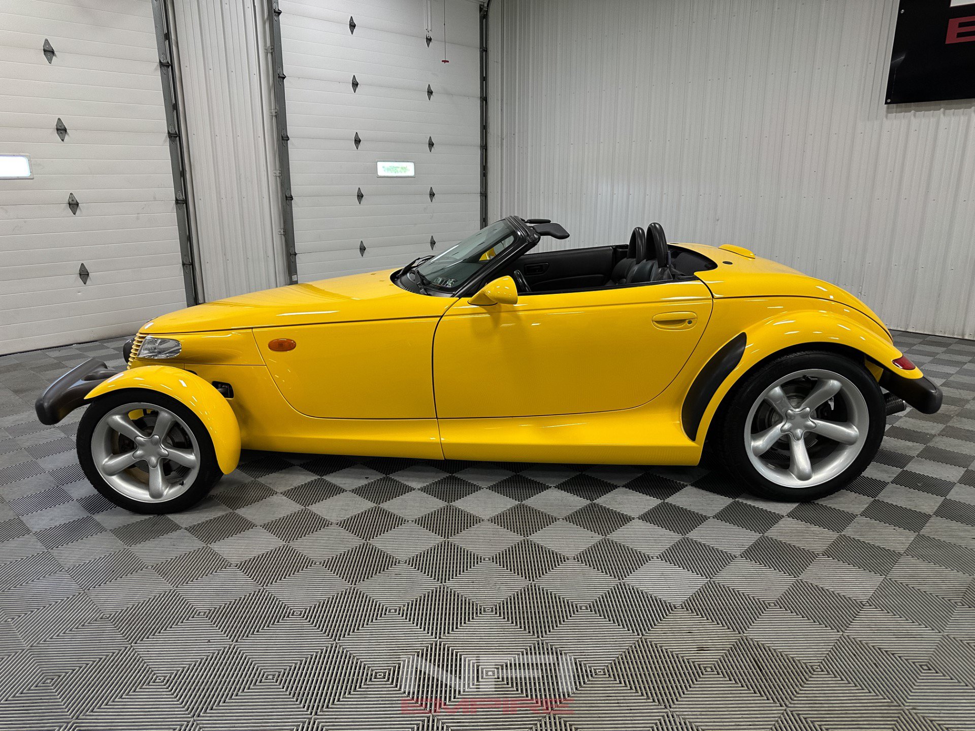 Used 1999 Plymouth Prowler RWD image 3