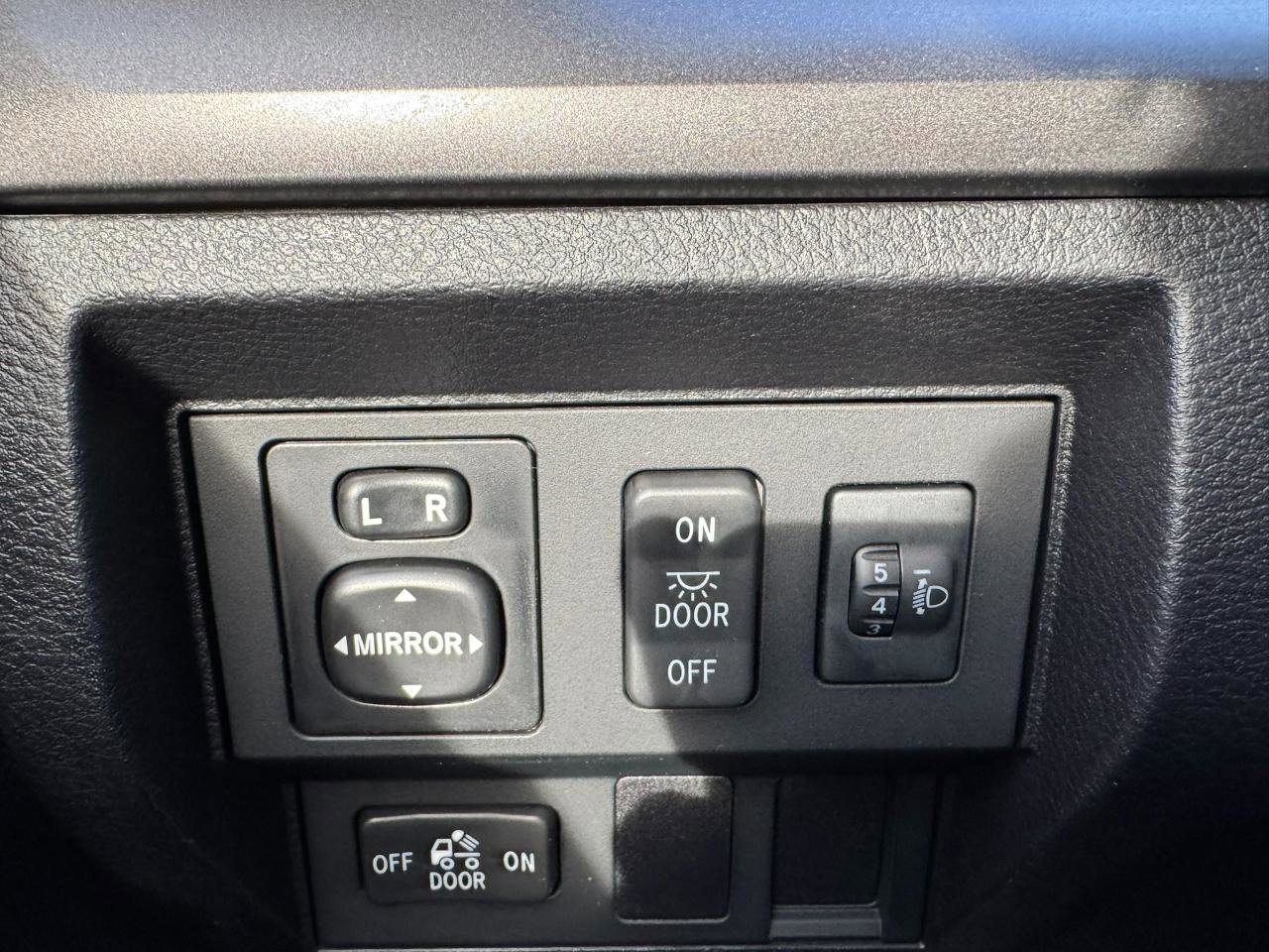 Used 2014 Toyota Tundra SR5 w/ SR5 Upgrade Package RWD image 13