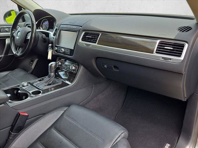 Used 2016 Volkswagen Touareg Executive AWD/4WD image 23