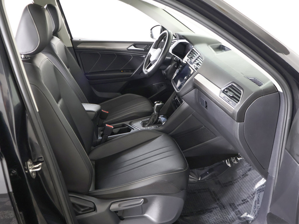 Used 2023 Volkswagen Tiguan SE FWD image 32