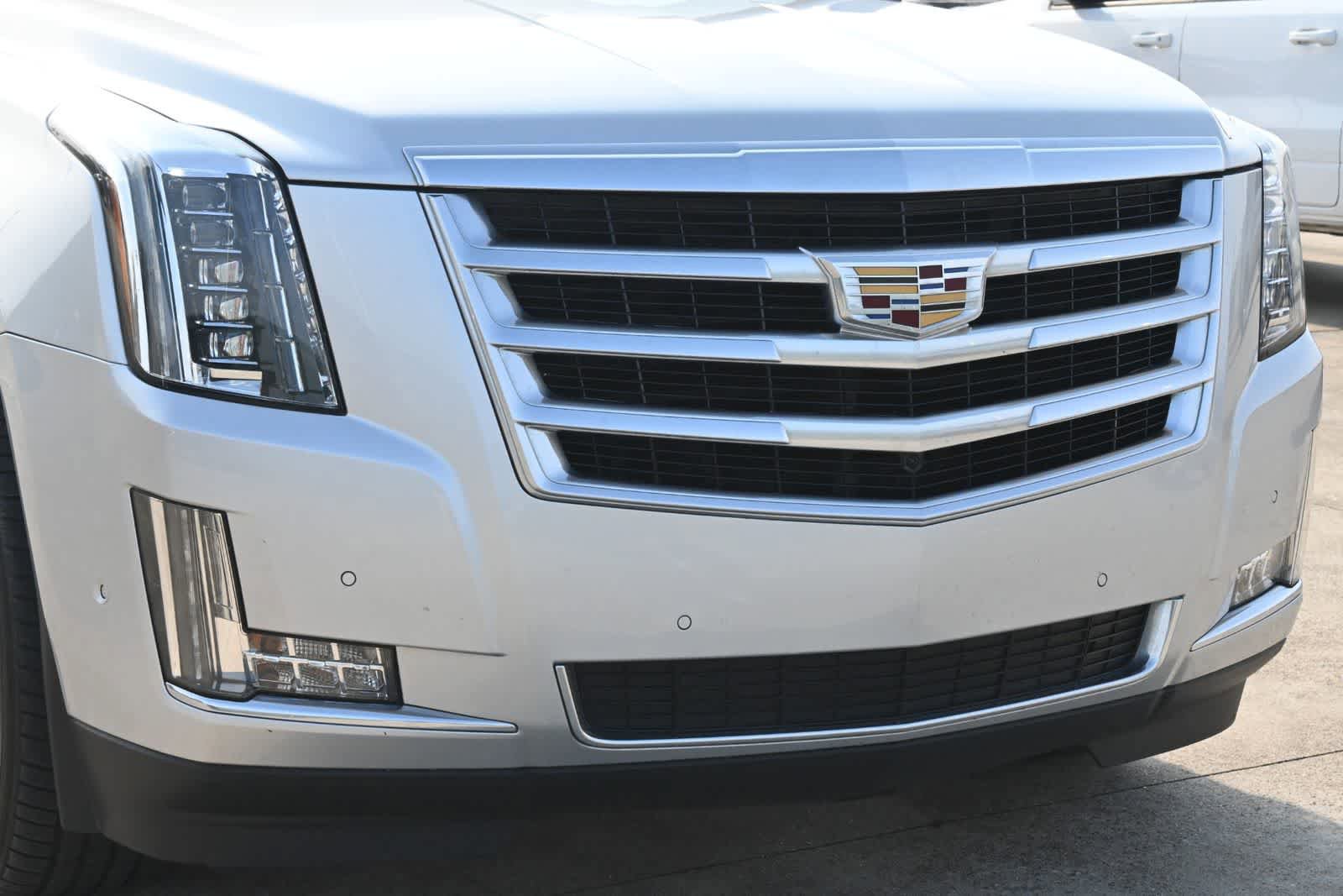 Used 2019 Cadillac Escalade ESV Luxury AWD/4WD image 26
