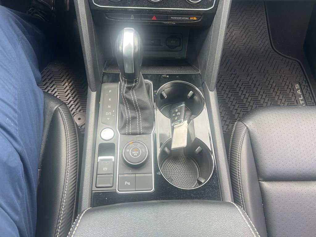 Used 2022 Volkswagen Atlas Cross Sport SEL R-Line AWD/4WD image 34