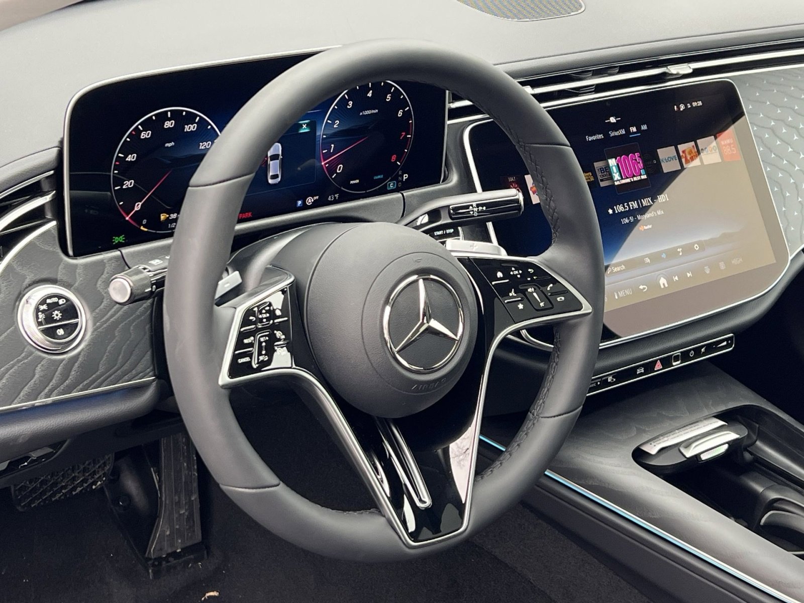 New 2026 Mercedes-Benz E 350 4MATIC Sedan image 14