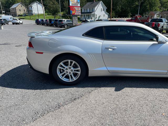 Used 2015 Chevrolet Camaro LT RWD image 9