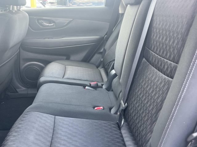 Used 2017 Nissan Rogue S FWD image 19
