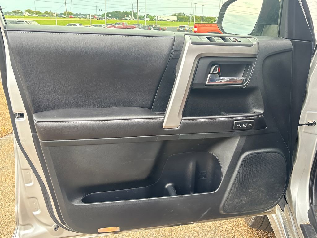 Used 2015 Toyota 4Runner Limited AWD/4WD image 6