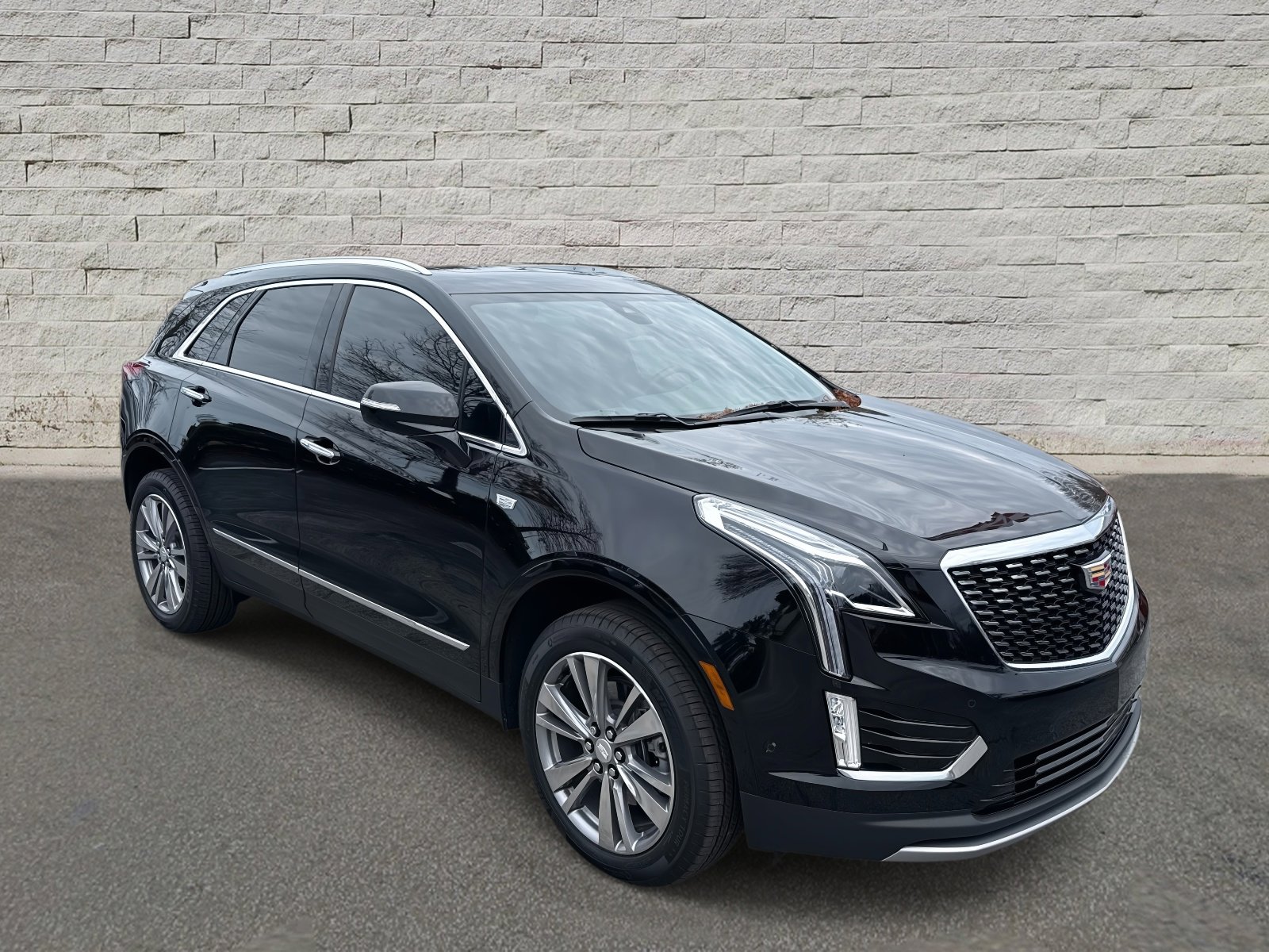 Used 2025 Cadillac XT5 Premium Luxury w/ Technology Package image 3