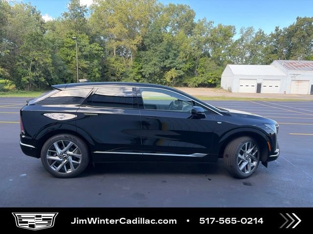 New 2027 Cadillac Optiq Luxury w/ LPO, Floor Liner Package AWD/4WD image 9