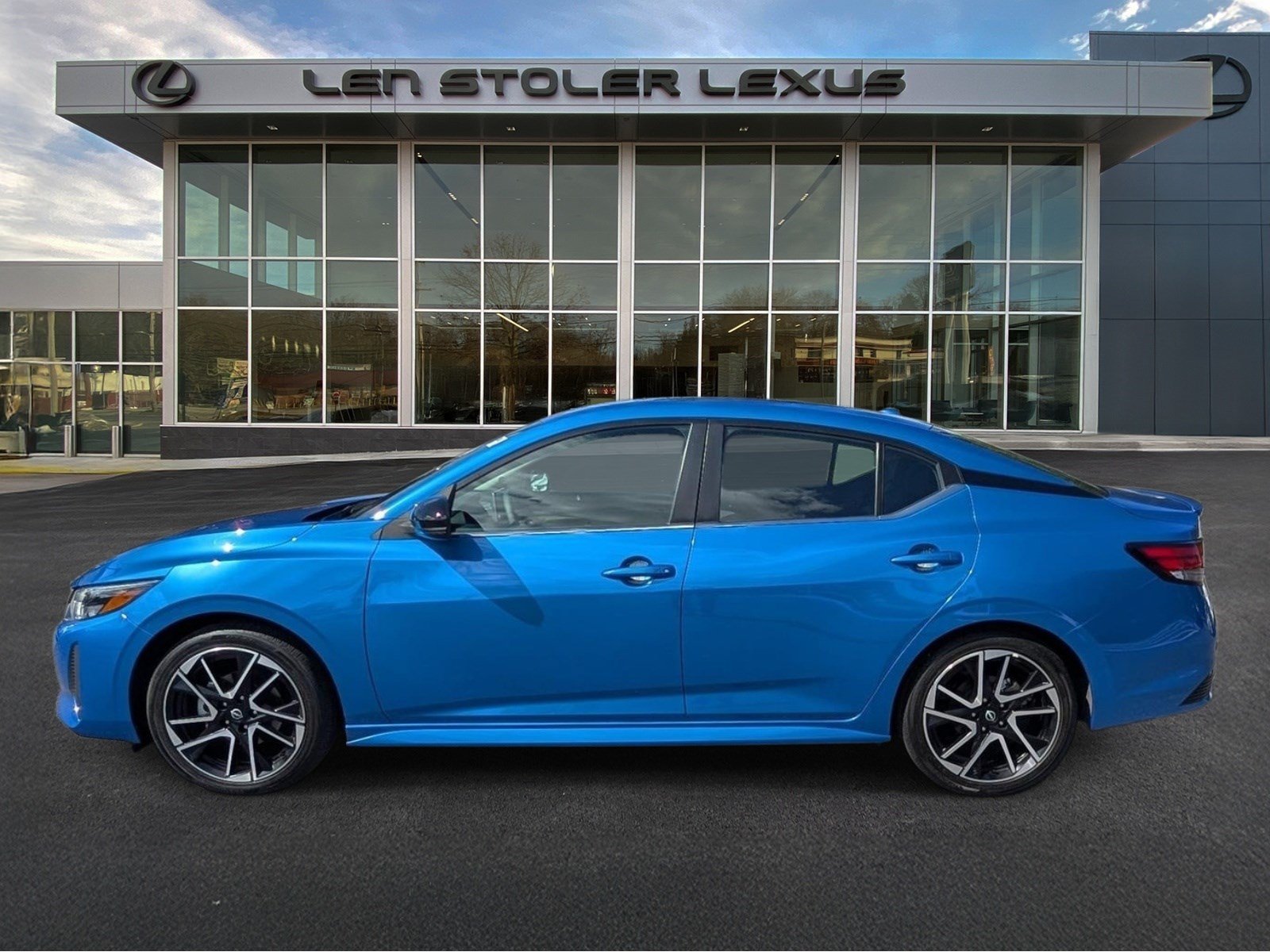 Used 2025 Nissan Sentra SR FWD image 6