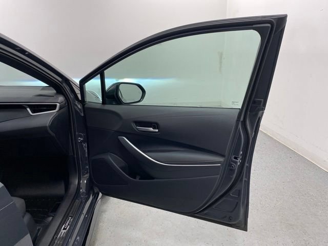 Used 2025 Toyota Corolla SE w/ SE Premium Package FWD image 30