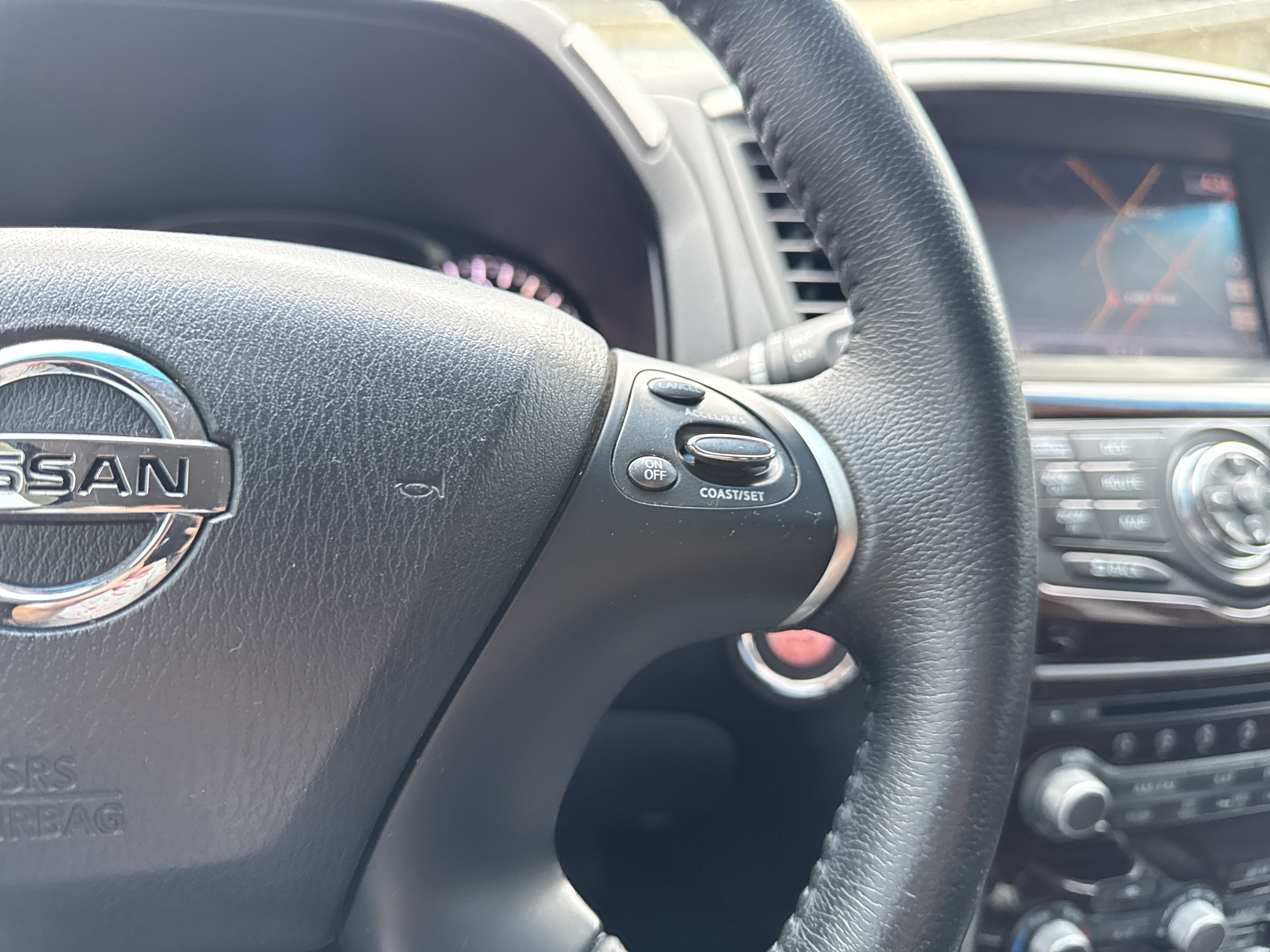 Used 2014 Nissan Pathfinder Platinum FWD image 23