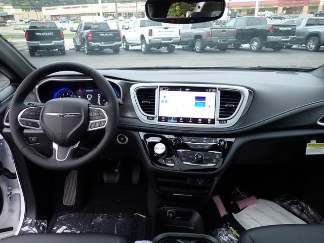 New 2026 Chrysler Pacifica Select image 15