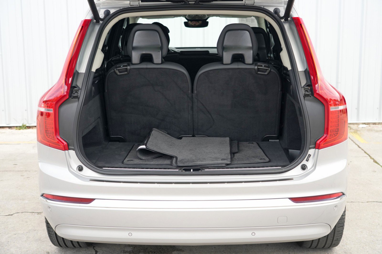 Used 2024 Volvo XC90 T8 Plus w/ Protection Package Premier image 10